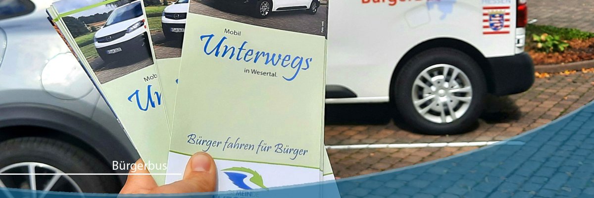 Bürgerbus Flyer und KFZ im Hintergrund