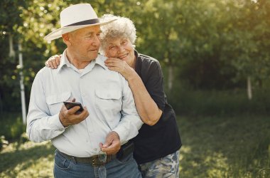 Senioren Paar in der Natur
