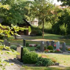 Blick auf den Friedhos mit Friedhofskapelle