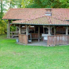 Grillhütte mit gemauertem Grill