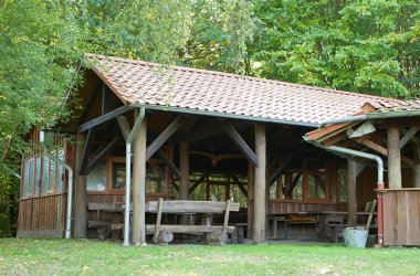 Grillhütte mit Nebengebäude