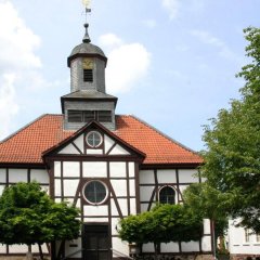 Front der Kirche in Gieselwerder