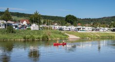 Kanu auf der Weser vor dem Campingplatz Oedelsheim