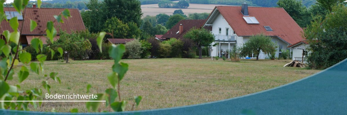 freies Bauland im Neubaugebiet