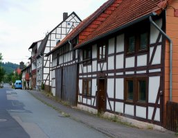 Blick in die Dorfstr. mit Fachwerhäusern